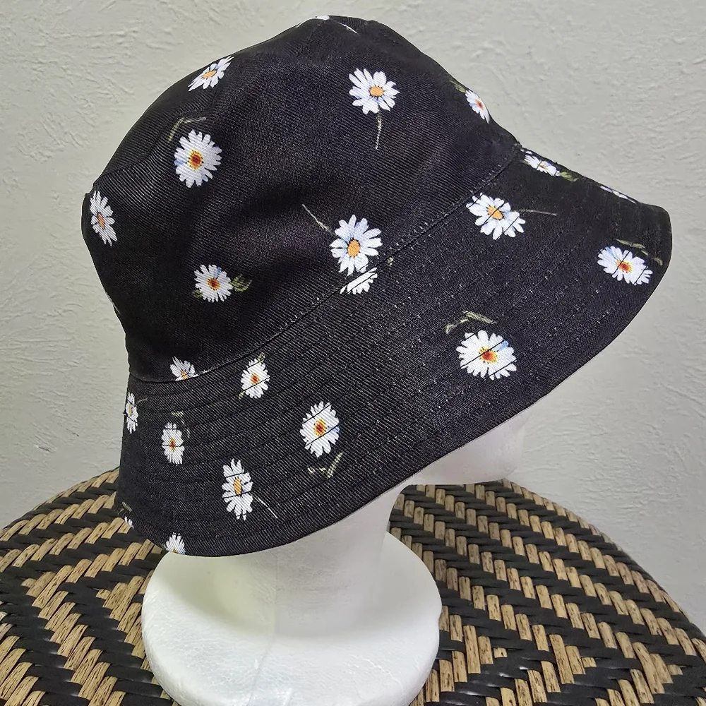 Alice + Olivia Bucket Hat Reversible - Picture 5 of 9